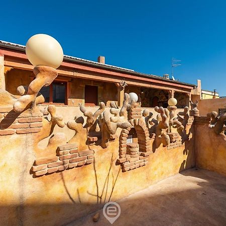טאולאדה Gaudi Guesthouse מראה חיצוני תמונה
