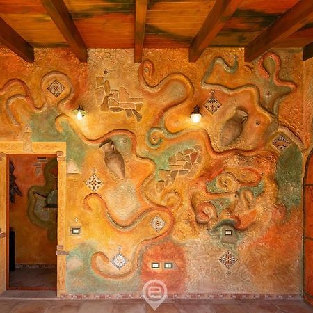טאולאדה Gaudi Guesthouse מראה חיצוני תמונה