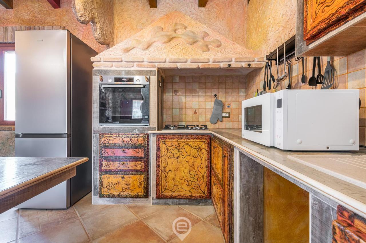 טאולאדה Gaudi Guesthouse מראה חיצוני תמונה