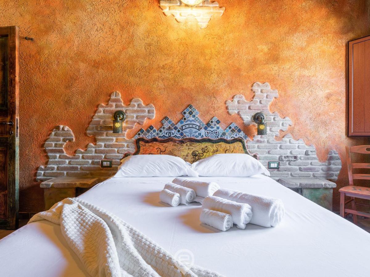טאולאדה Gaudi Guesthouse מראה חיצוני תמונה
