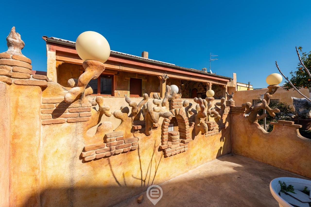 טאולאדה Gaudi Guesthouse מראה חיצוני תמונה