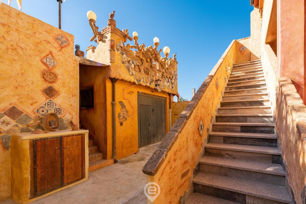 טאולאדה Gaudi Guesthouse מראה חיצוני תמונה